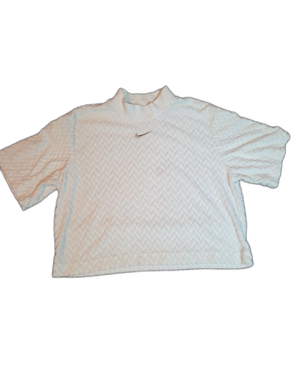 Nike White Textured Short-Sleeve Cropped Top with Subtle Chevron